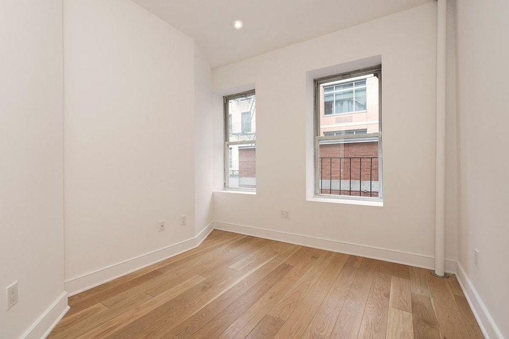 211 East 33rd - Photo 0