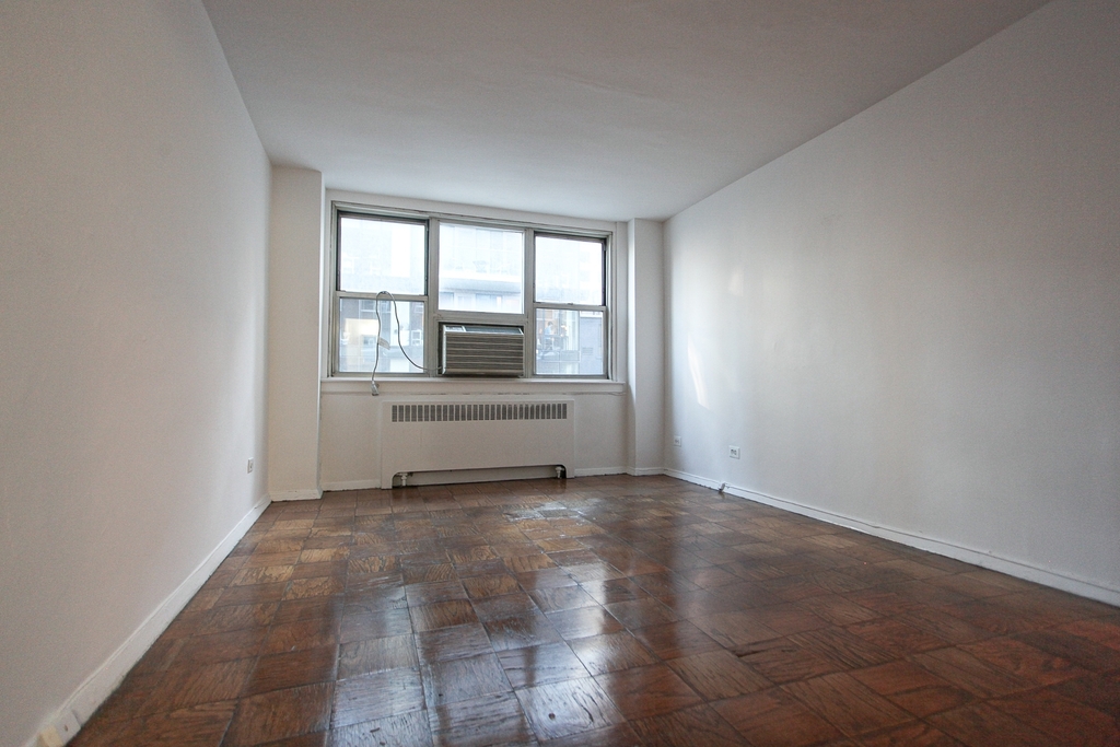 240 East 35th Street - Photo 4