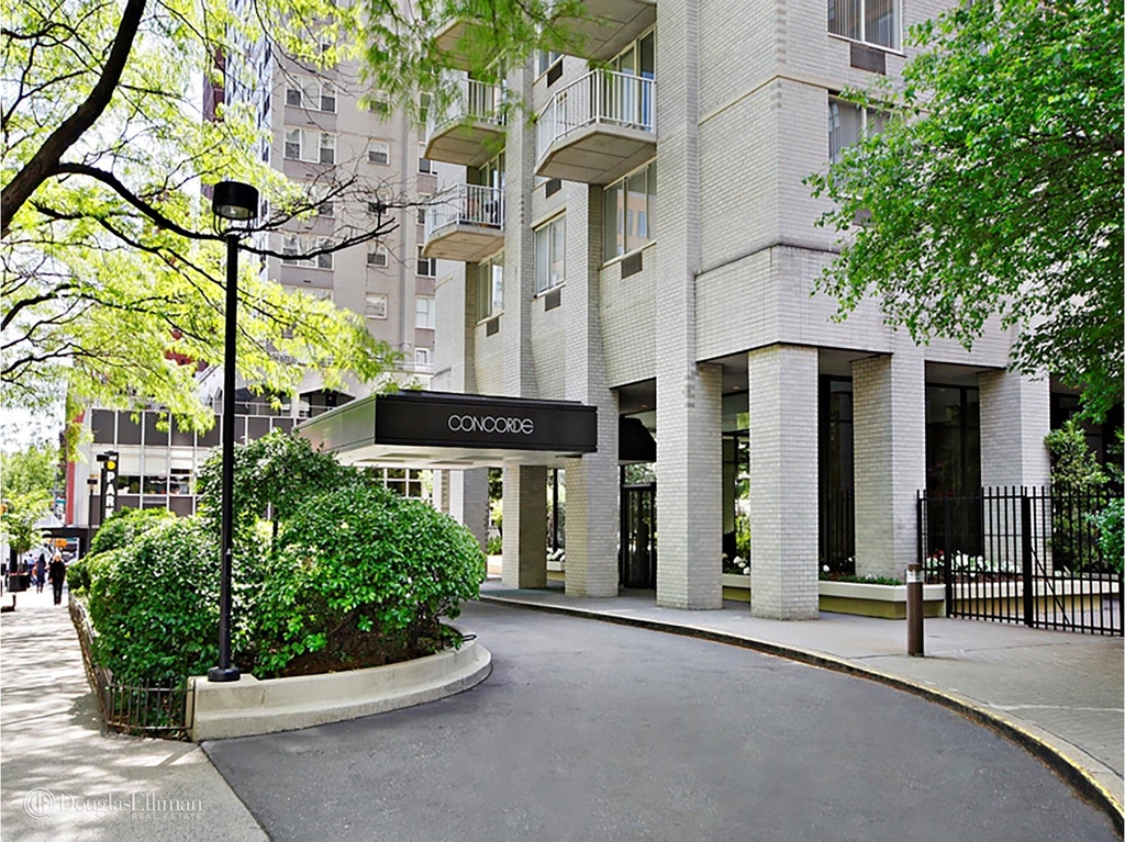 220 East 65th St - Photo 8