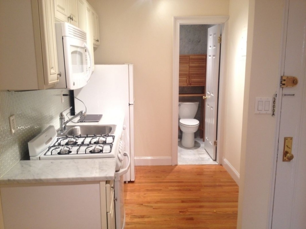 213 west 17th street  - Photo 4