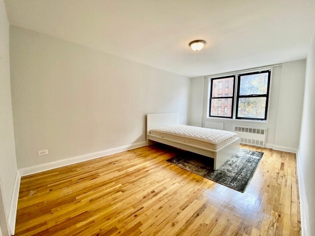 200 East 17th Street - Photo 4