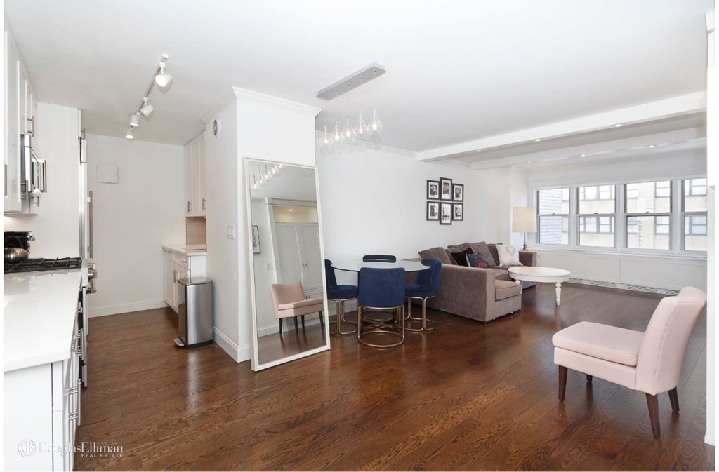 155 East 38th St - Photo 0