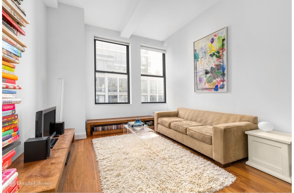 140 West 22nd St - Photo 3