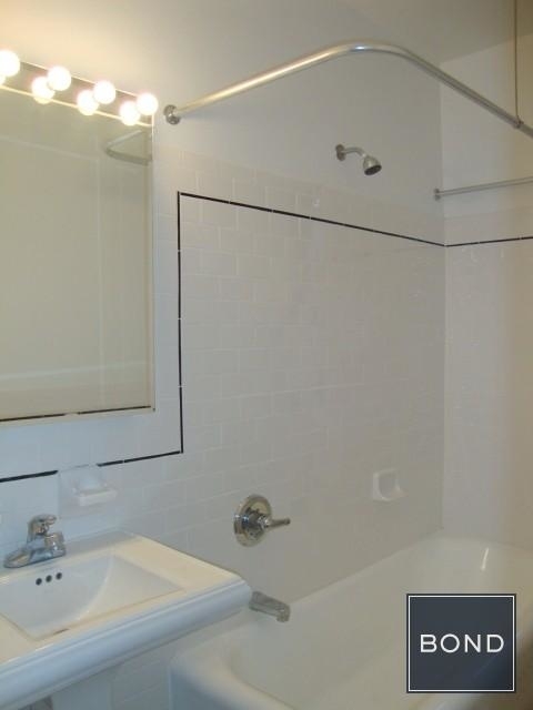 218 West 10th Street - Photo 3