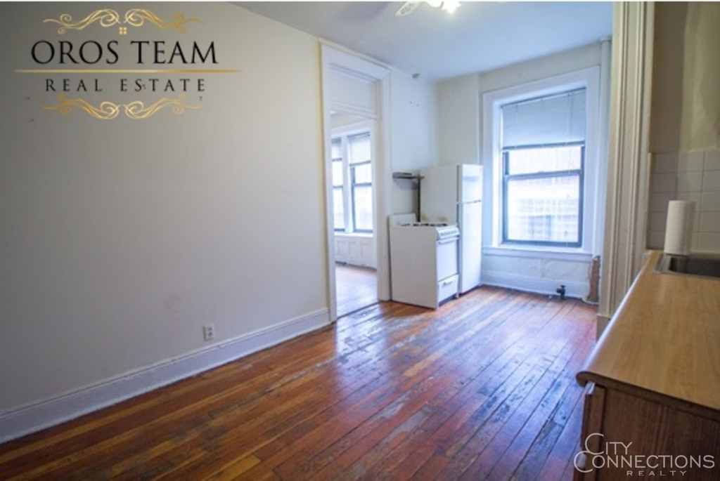 558 Broome St - Photo 1