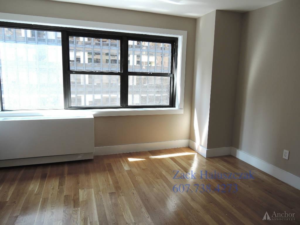 E 47th St. - Photo 3