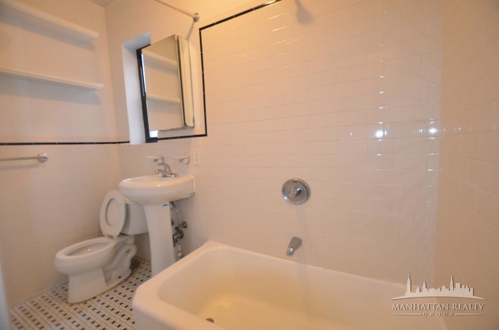 212 Grand St - Photo 4