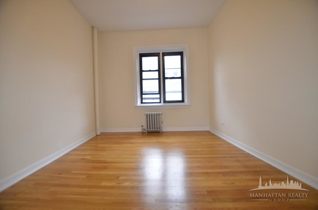 212 Grand St - Photo 2