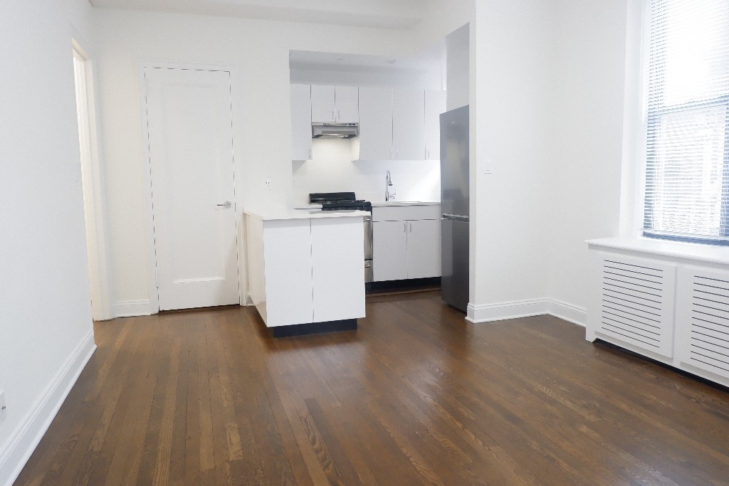 140 East 46th Street - Photo 7