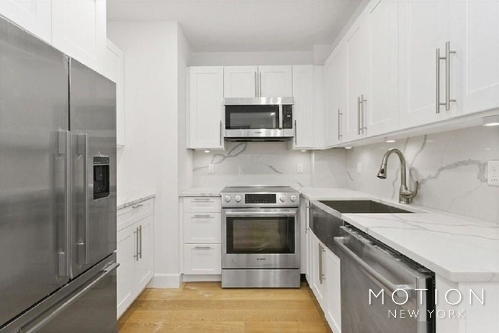 East 48th Street - Photo 1