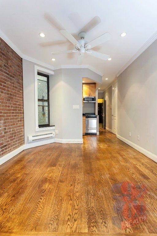 209 E 25th - Photo 2