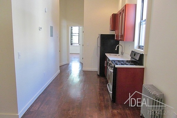 886 Franklin ave - Photo 2