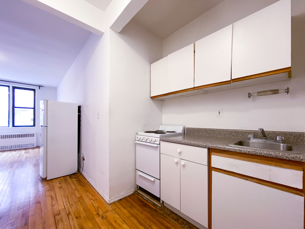  515 East 6th Street - Photo 2