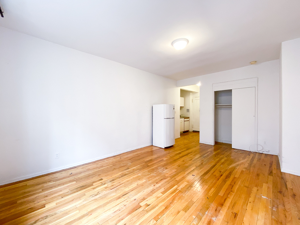  515 East 6th Street - Photo 1