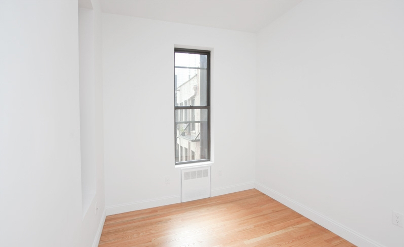 1592 1st Avenue - Photo 2