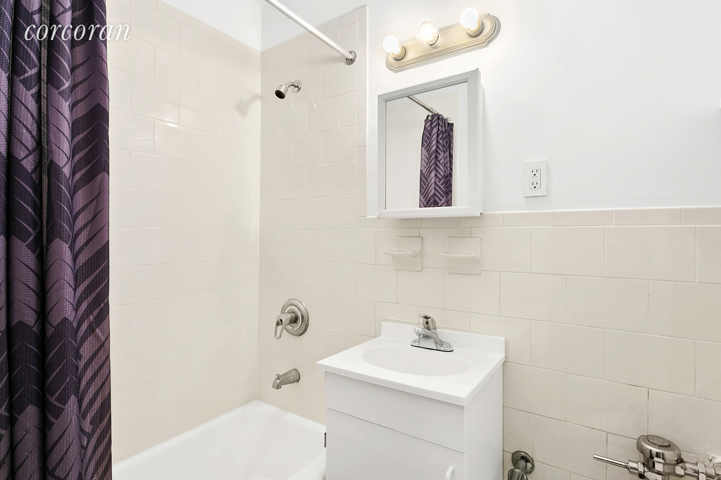 456 WEST 22ND STREET - Photo 2