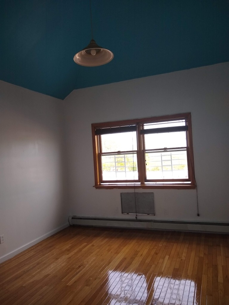 520 Logan Ave - Photo 2