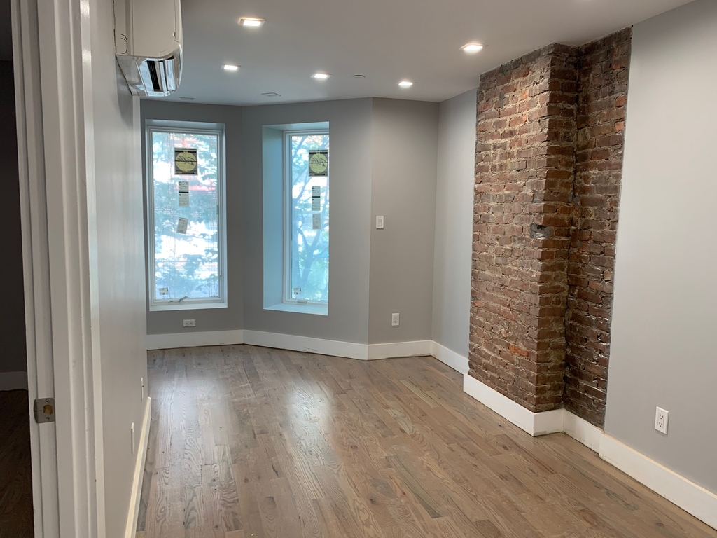 615 East 17th Street - Photo 1