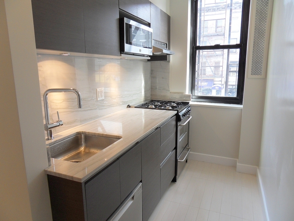 East 60th Street Studio - Photo 1