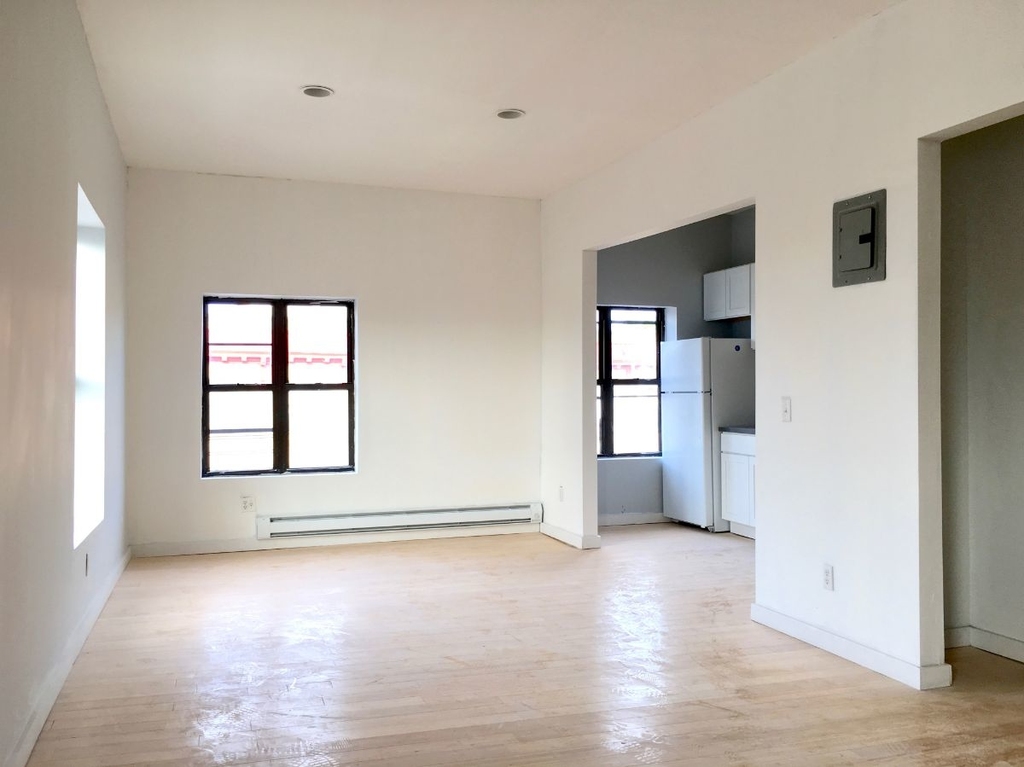 1678 Nostrand Ave - Photo 4