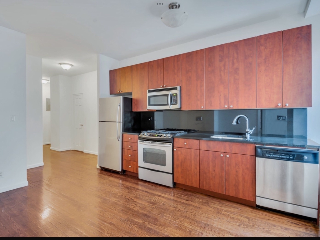 211 East 10th Street - Photo 3