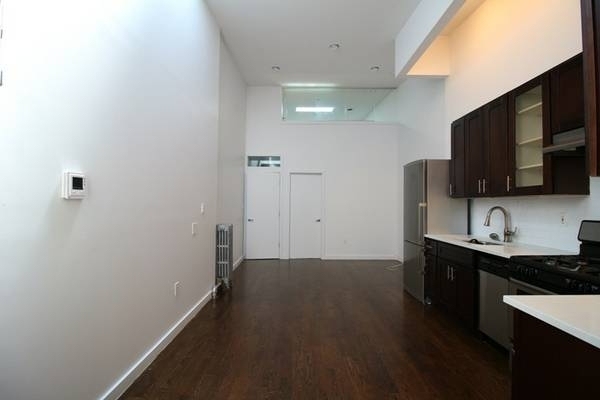 886 Franklin ave - Photo 3