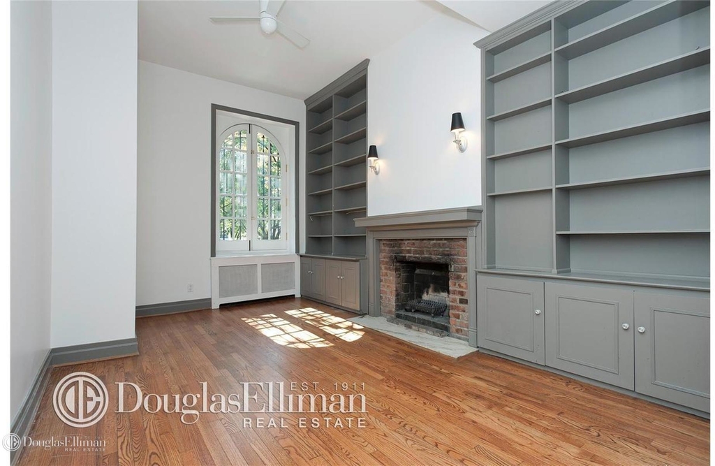 489 West 22nd St - Photo 2