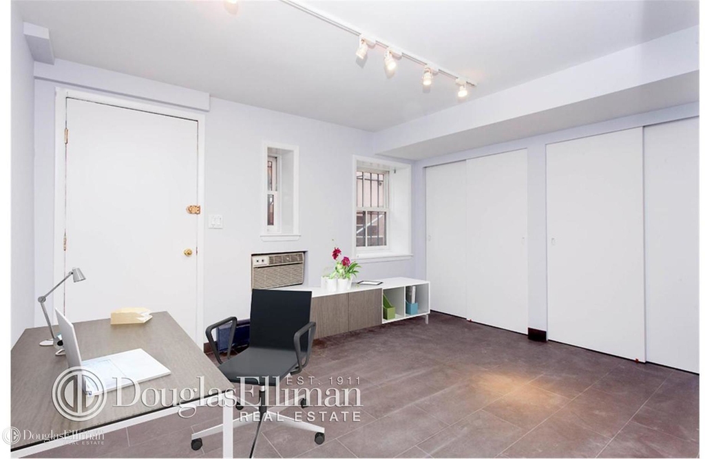 489 West 22nd St - Photo 6