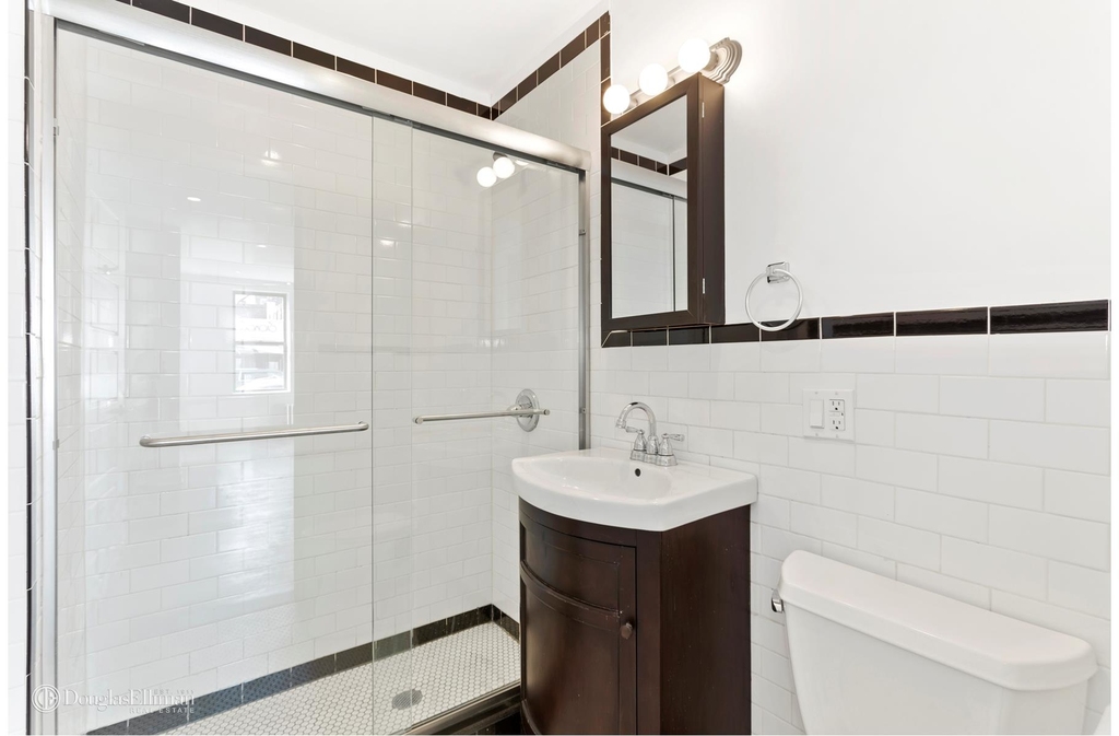 115 Greenpoint Avenue - Photo 4