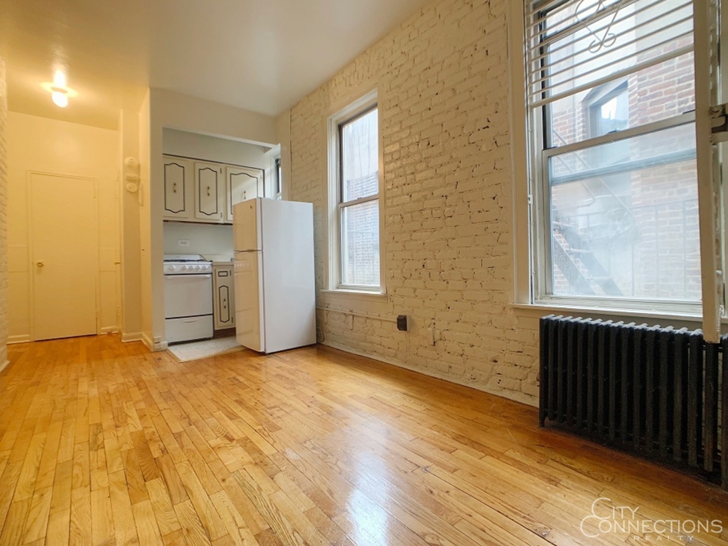 429 W 46th St - Photo 1