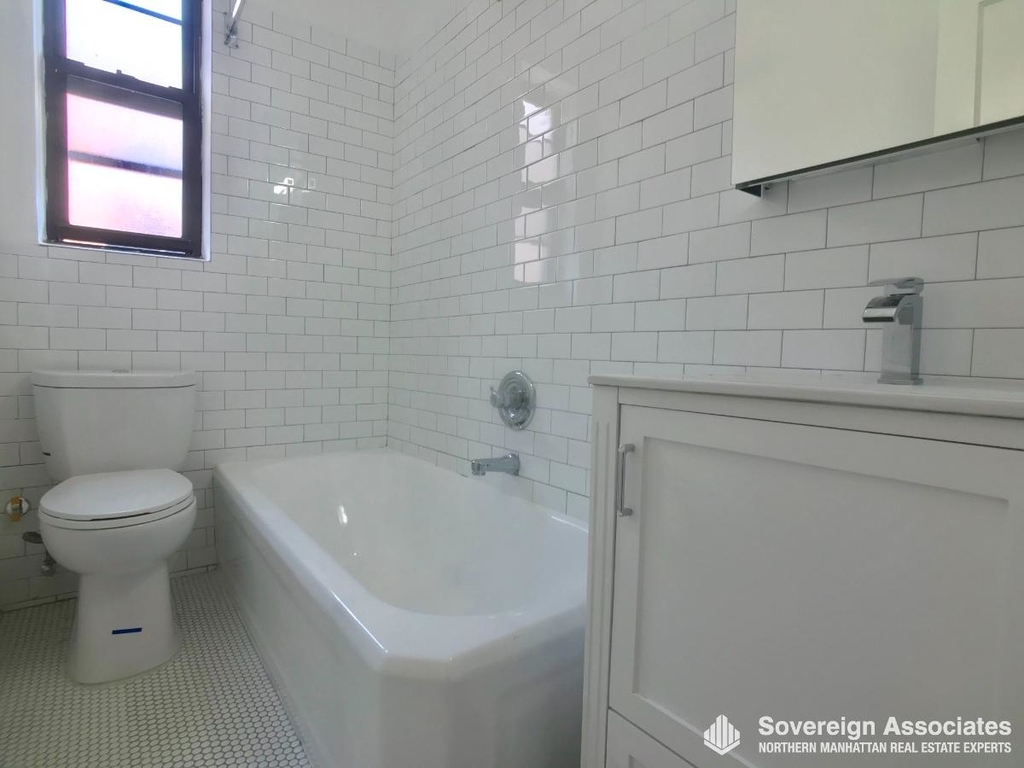 3240 Henry Hudson Parkway East - Photo 7