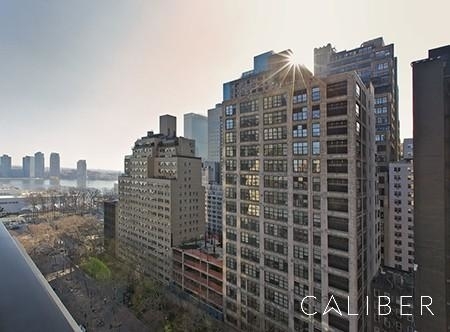 East 47th Street - Photo 8