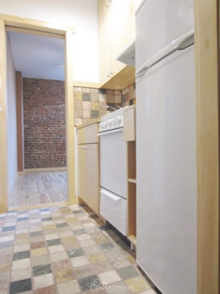 103 Macdougal St - Photo 2