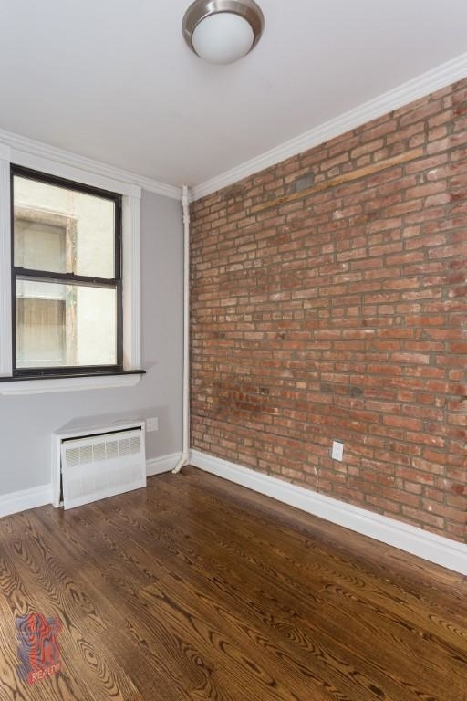 420 E 9th - Photo 1