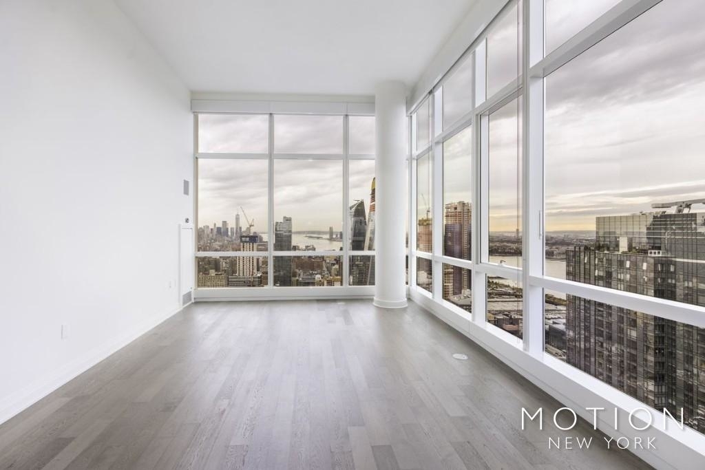 390 West 42nd Street - Photo 2