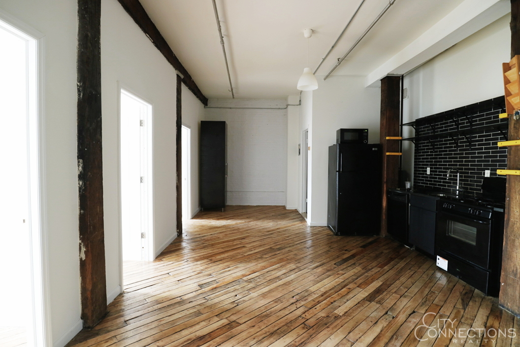 885 Park Ave (bk) - Photo 0