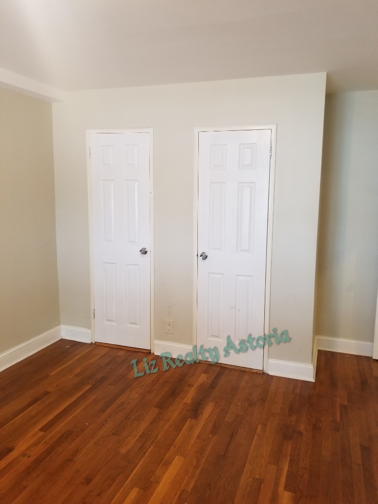 2 bedroom apt ( junior 4) with back yard and parking additional in Woodside - Photo 8