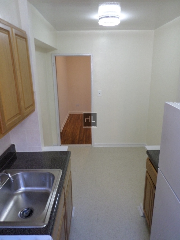 87-10 37 Avenue - Photo 3