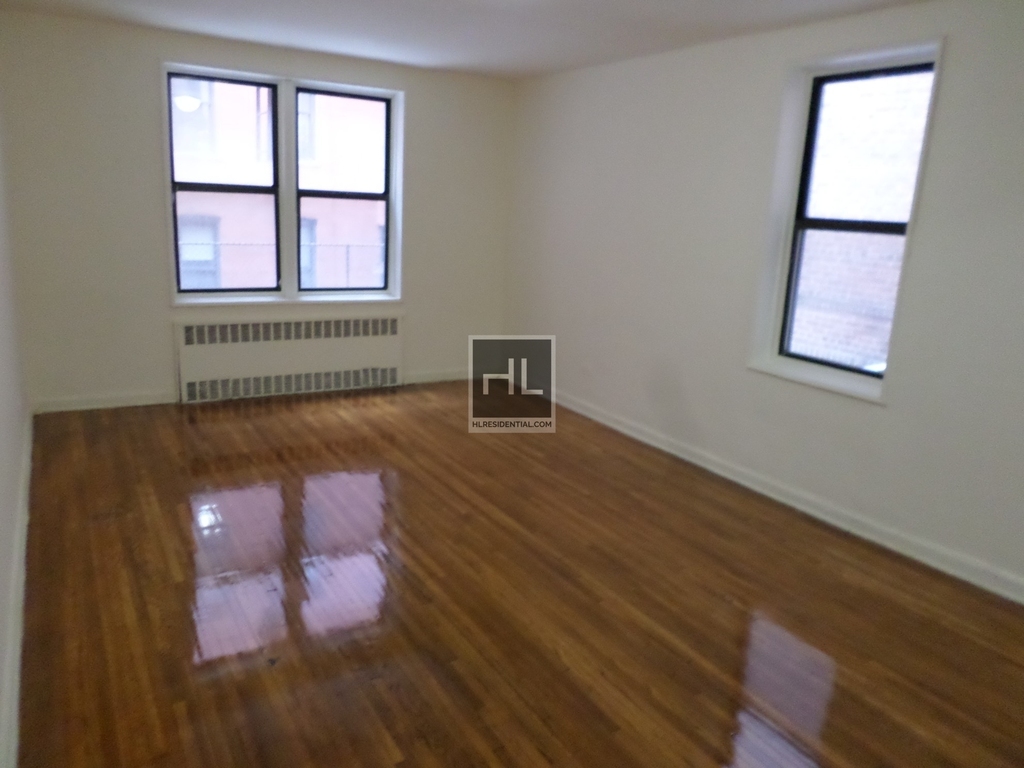 72-10 37 Avenue - Photo 2