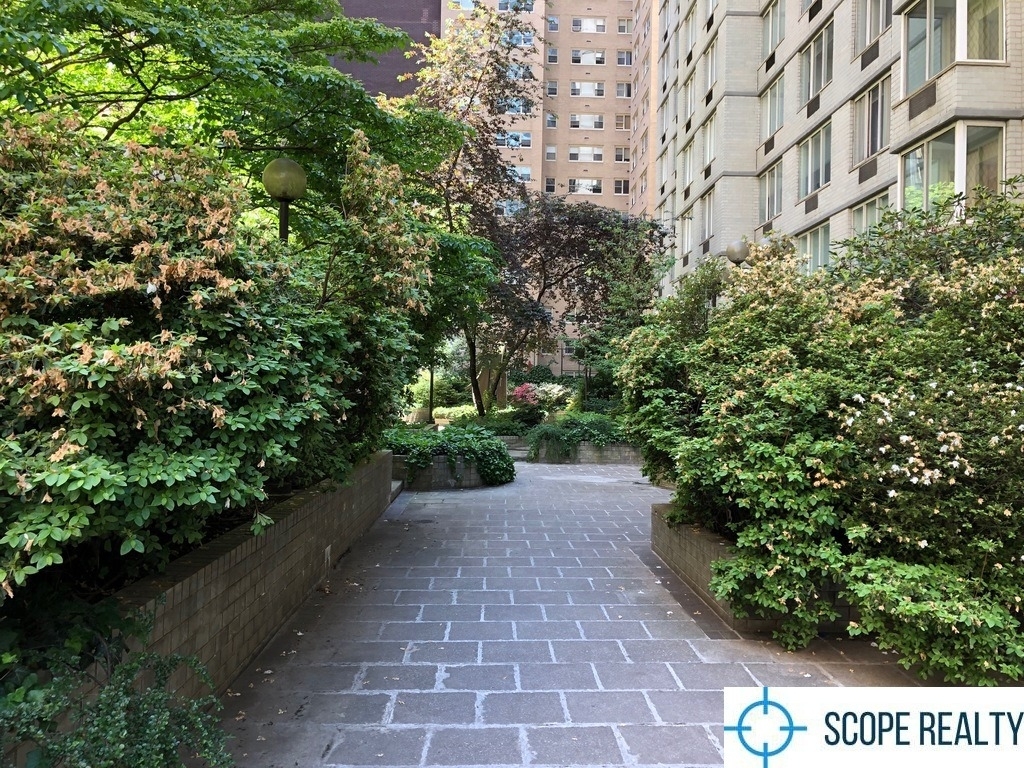 333 East 56th - Photo 4