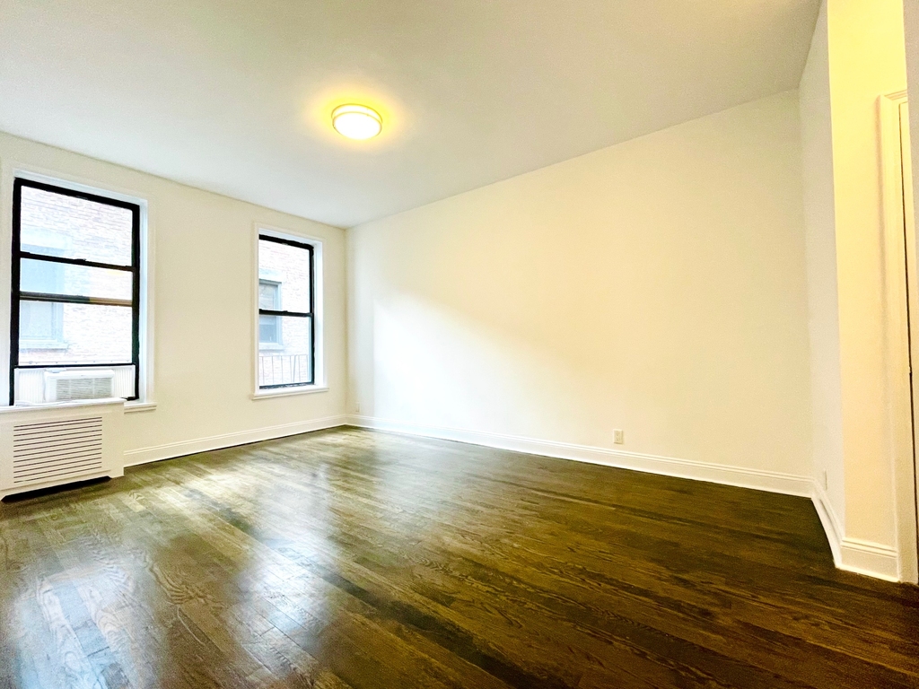 161 East 55th Street - Photo 0