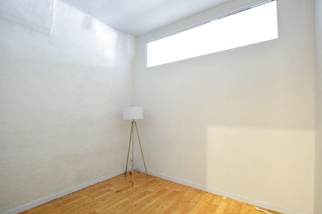 418 W 49 St - Photo 6