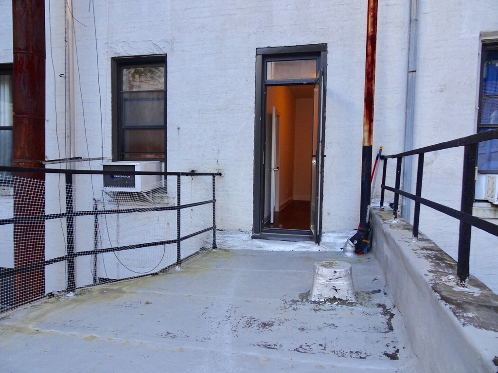 East 65th Street - Photo 7