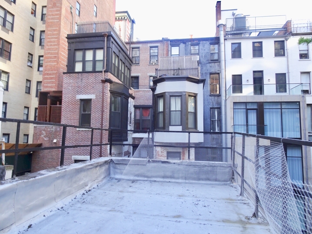 East 65th Street - Photo 0