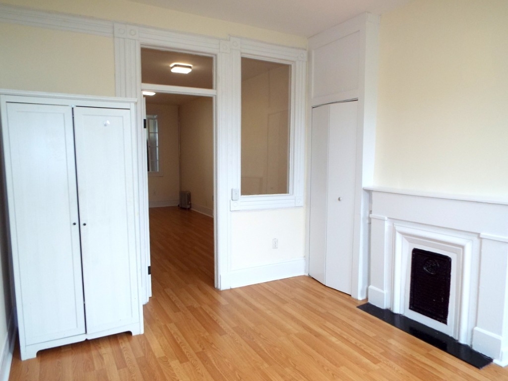 901 Wyckoff Avenue - Photo 3