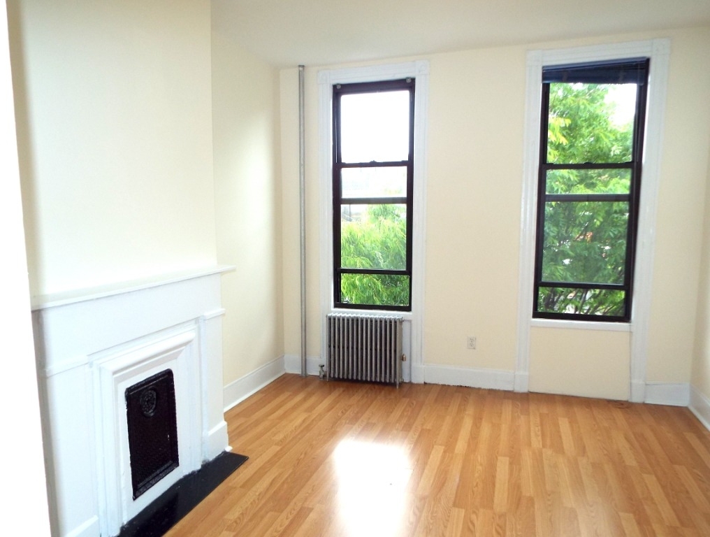 901 Wyckoff Avenue - Photo 0