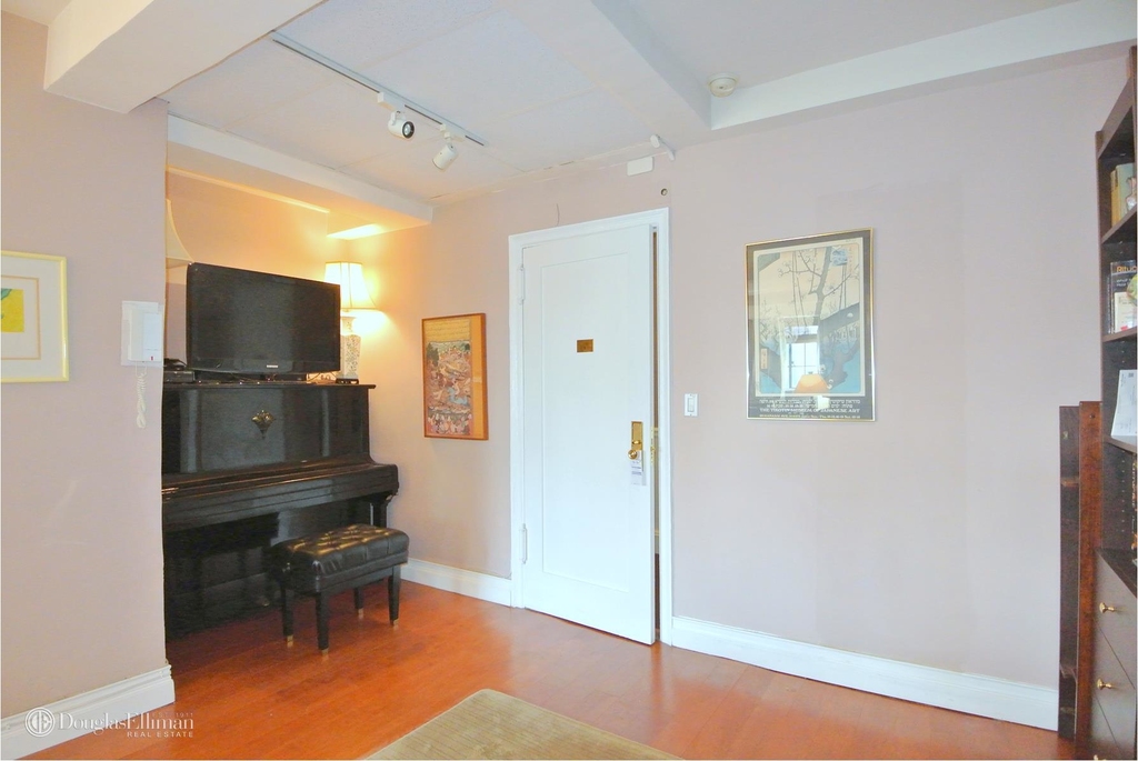 350 West 57th St - Photo 3