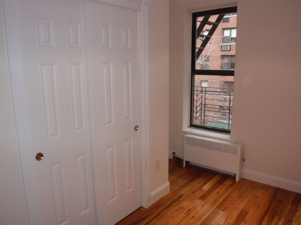 East 55th Street - Photo 2