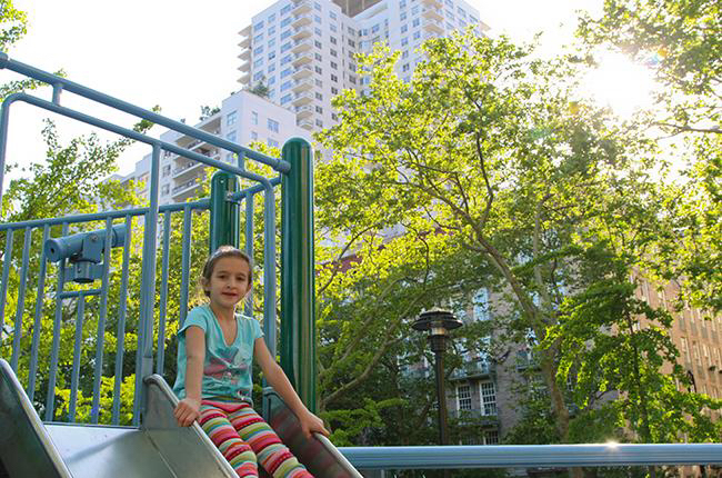 East 77th St with balcony - Photo 3