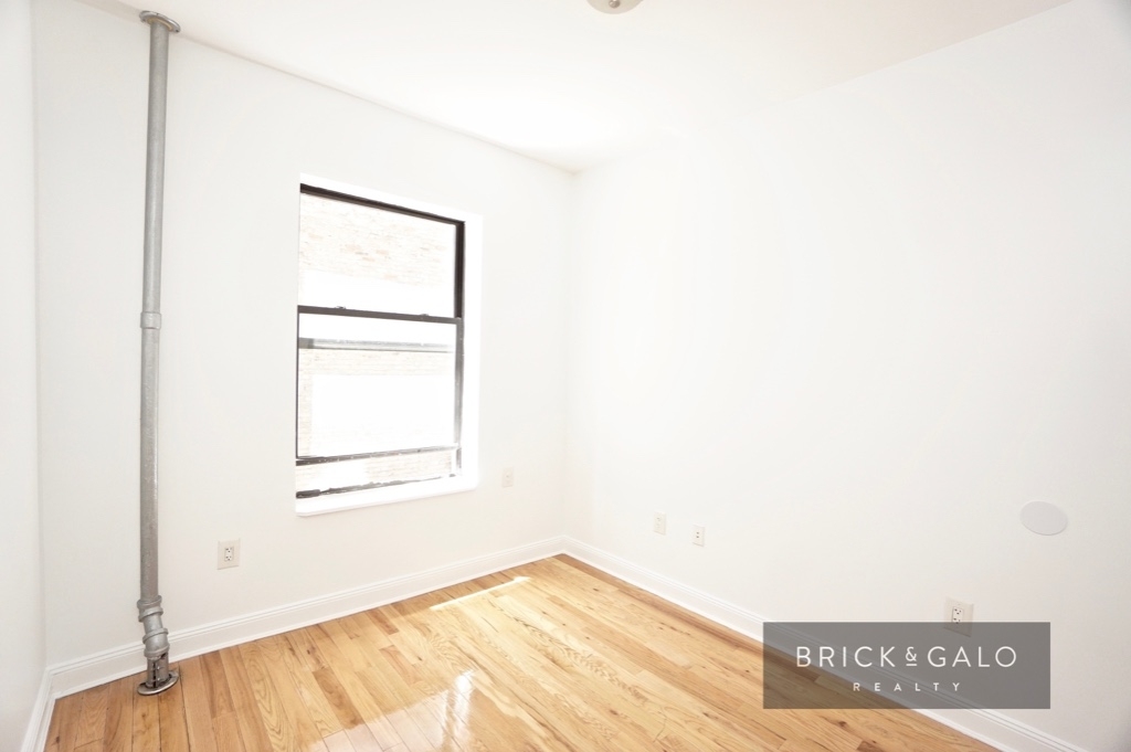 672 St Nicholas Pl - Photo 7